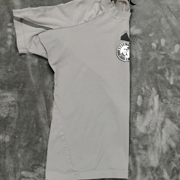 Adidas Gray Men's Shirt - Picture 5 of 5